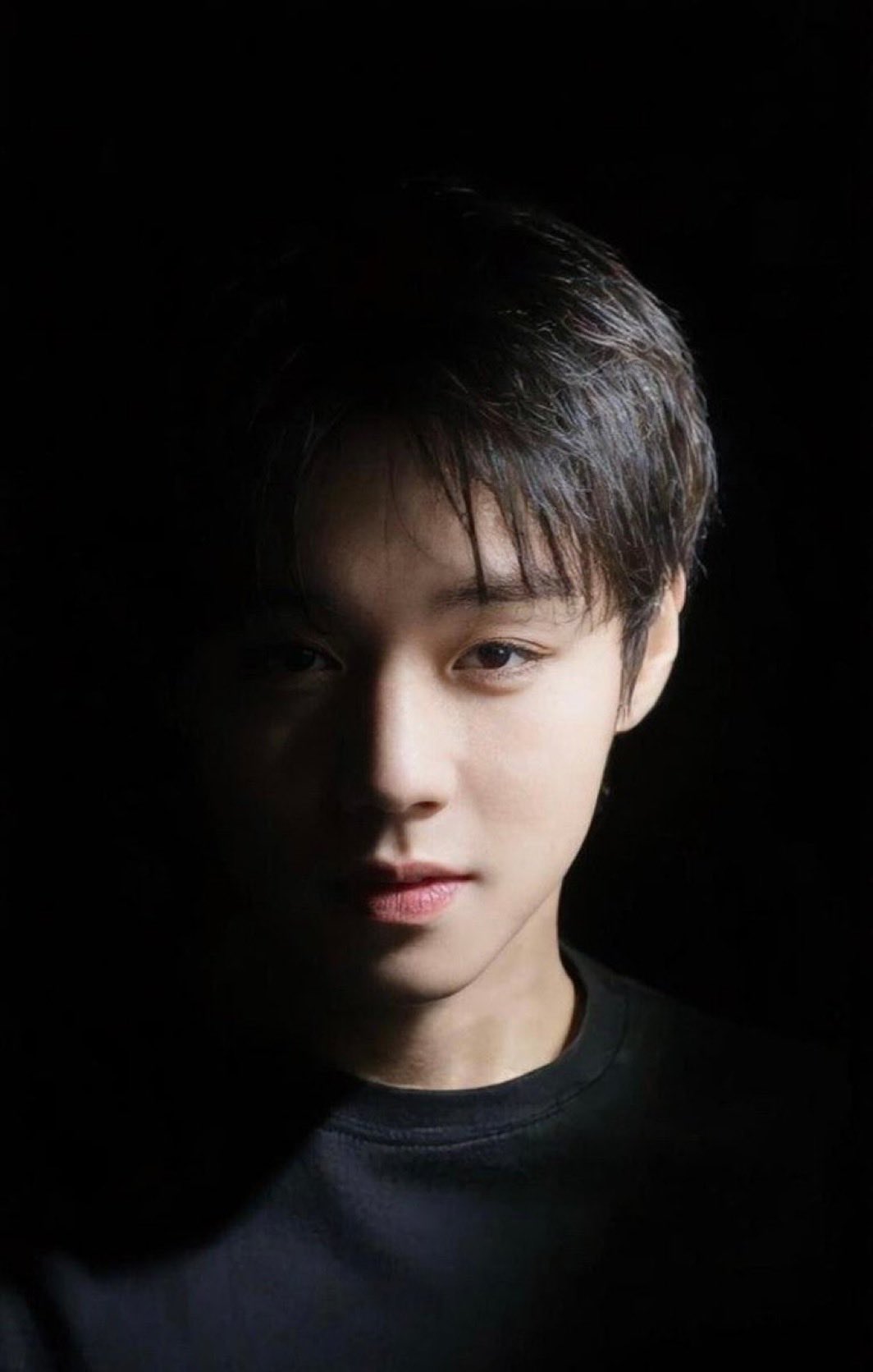 [잡담] 박지훈 이 사진들 보니까 악역하면 또 다를듯 | 인스티즈