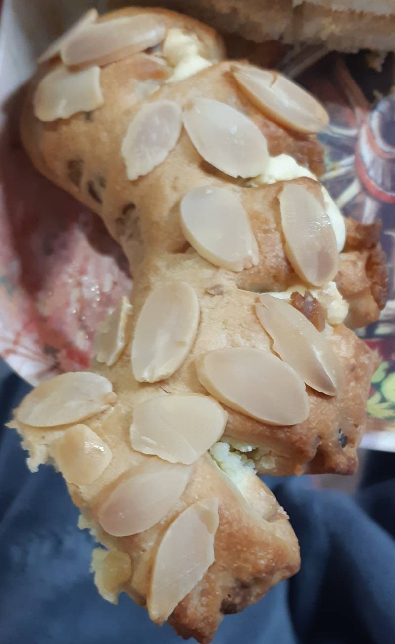 [잡담] 무슨 빵인진 모르겠는데 맛있당 | 인스티즈