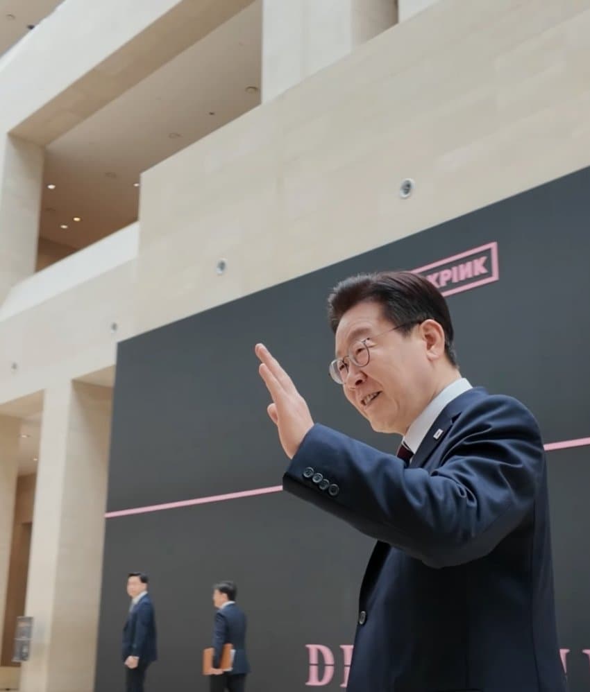 [잡담] 블핑 리스닝파티에 대통령 온 거 왜케 웃기짘ㅋㅋㅋㅋㅋㅋㅋㅋㅋㅋㅋㅋㅋㅋㅋㅋㅋ | 인스티즈