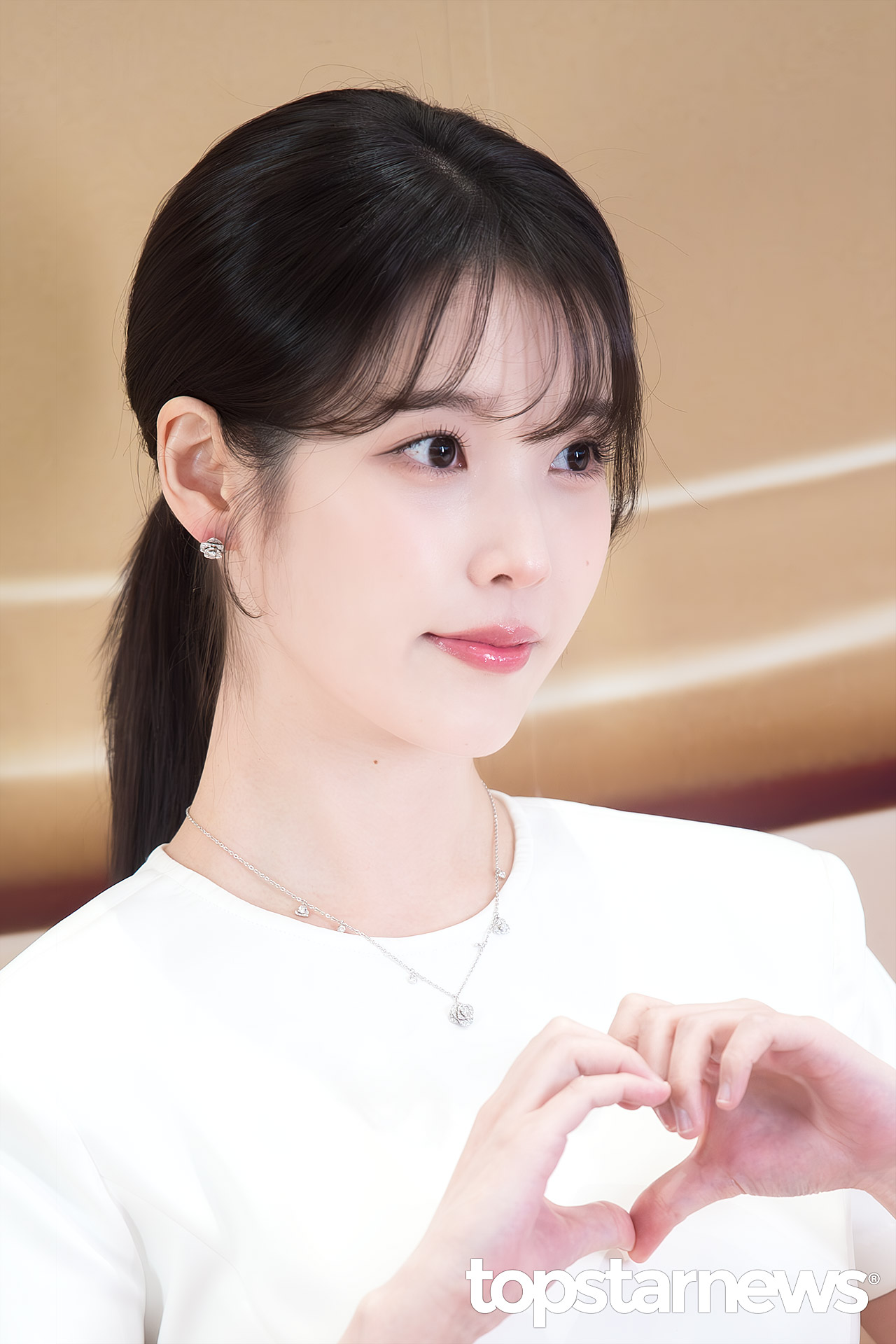 [잡담] 아이유) 오늘 너무 토끼잖아🐰 | 인스티즈