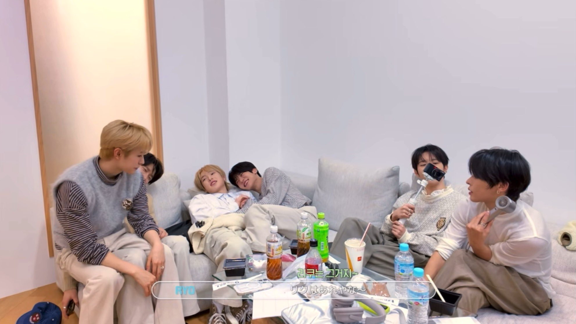 [잡담]  위시들 각자 최애동생들 옆에 꼬옥 붙어있음ㅋㅋ | 인스티즈