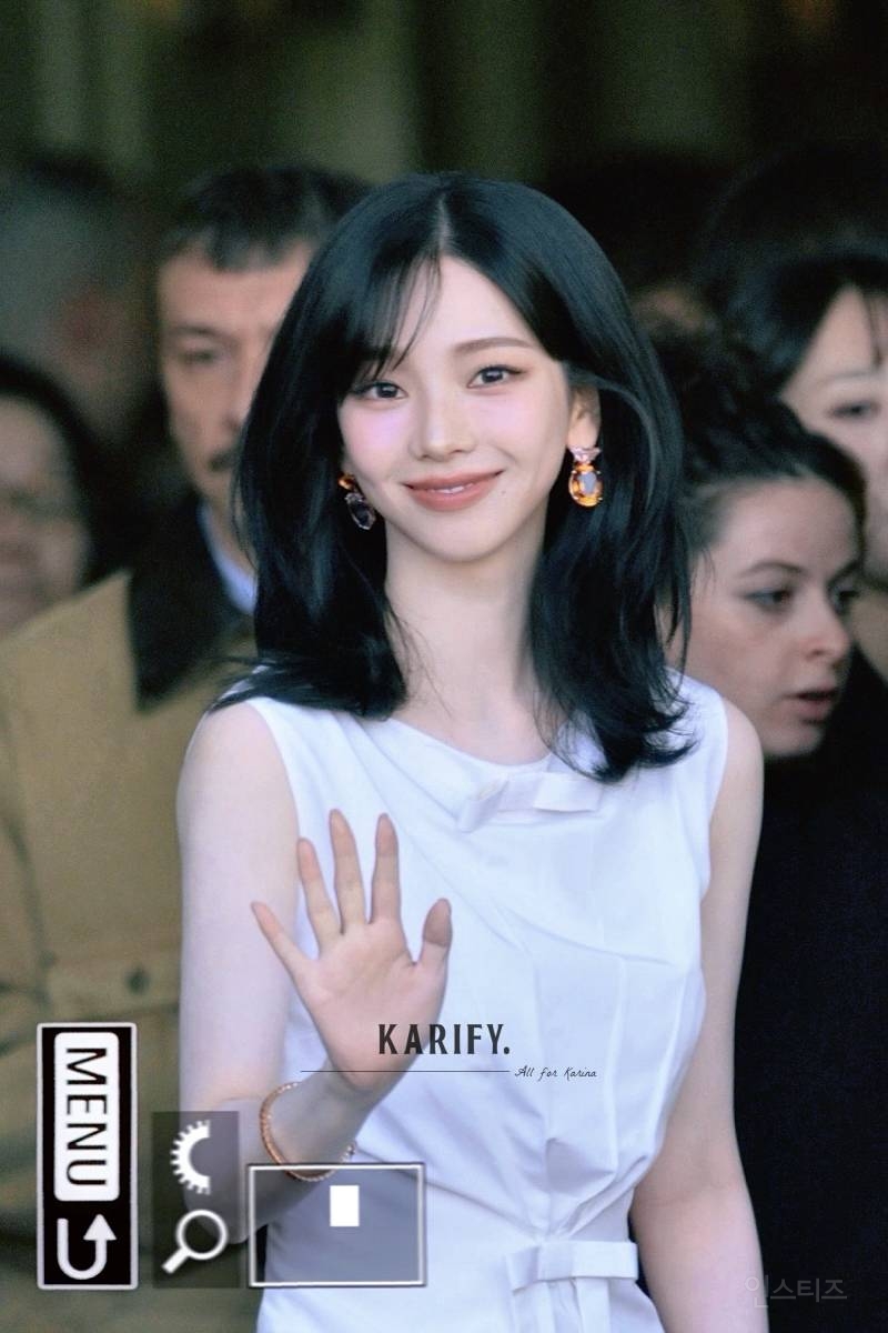 오늘자 밀라노 프라다 쇼 참석한 에스파 카리나 | 인스티즈