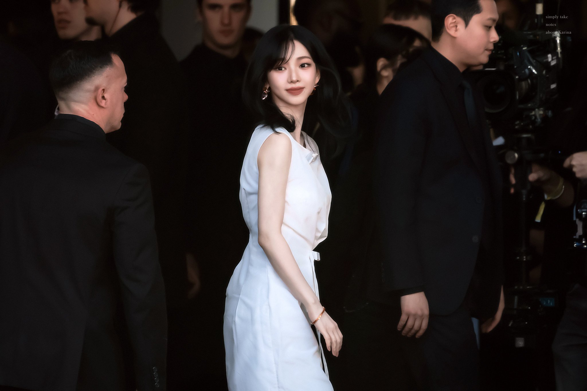 [잡담] 카리나 진짜 하얗고 예쁘다... | 인스티즈