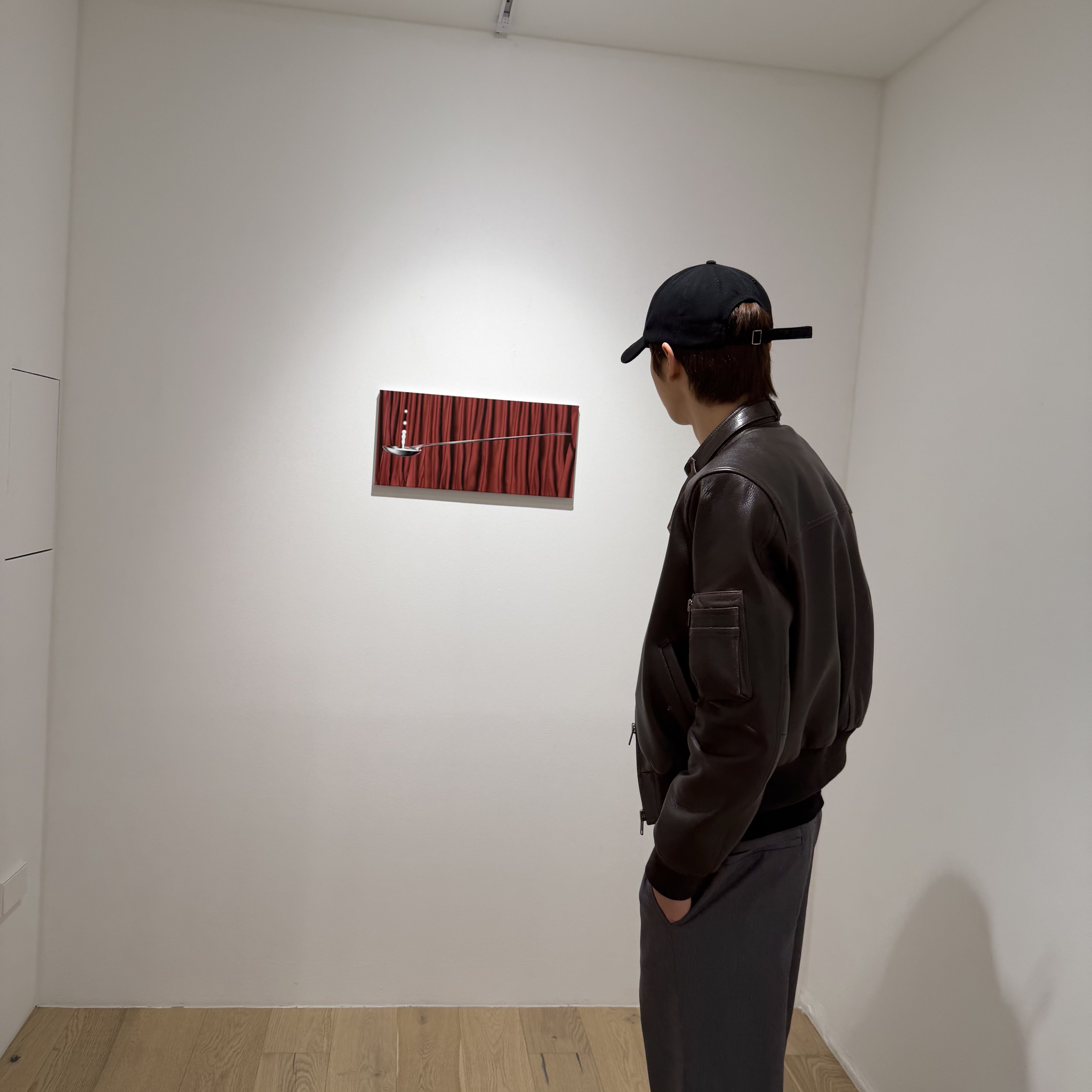 [잡담] 성찬이 목격담 떴을 때 옆에 있는 사람이 일반인은 아닌 것 같아서 궁금했는데 | 인스티즈