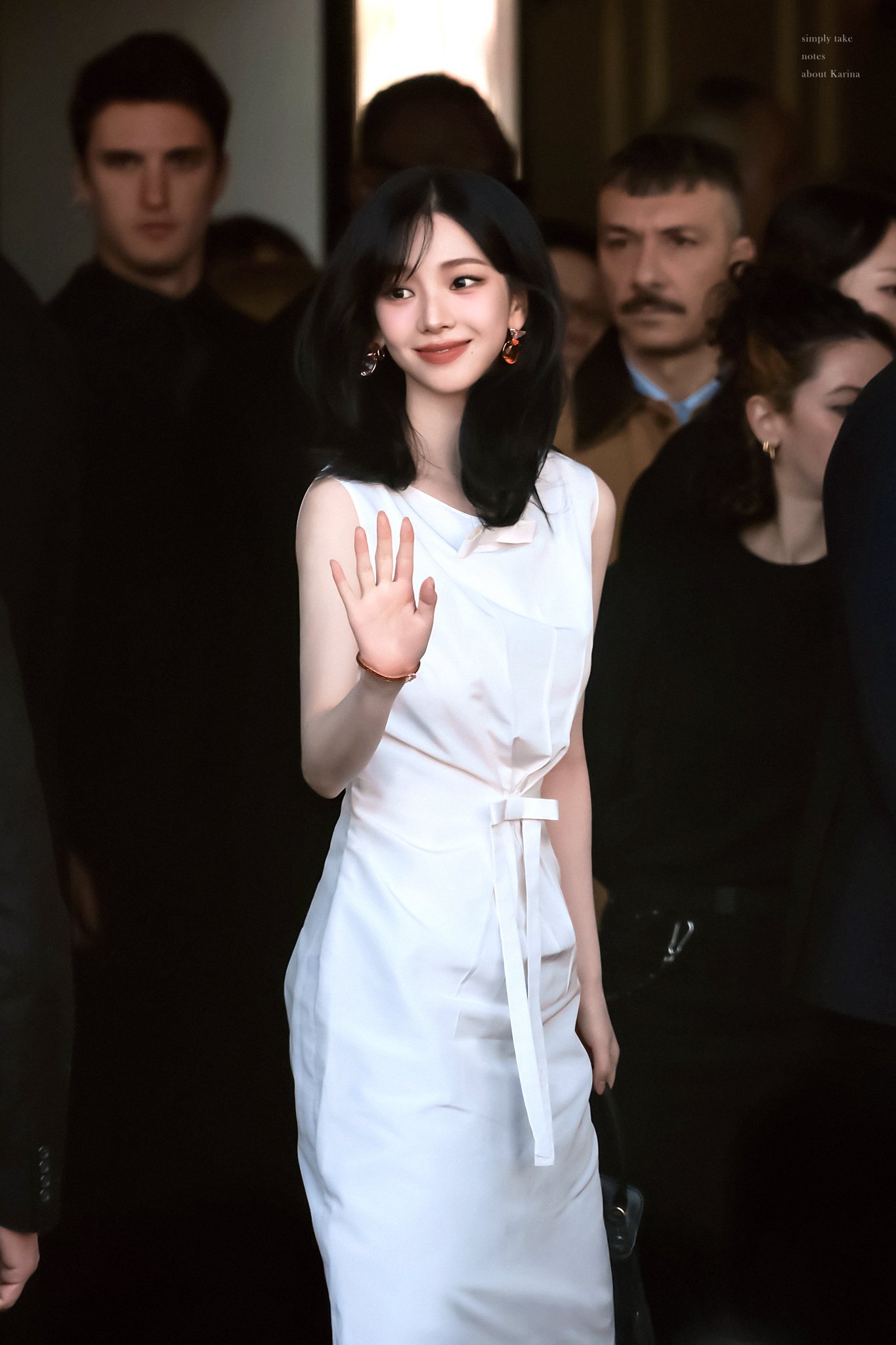 [잡담] 카리나 진짜 하얗고 예쁘다... | 인스티즈
