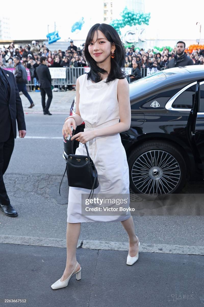 오늘자 밀라노 프라다 쇼 참석한 에스파 카리나 | 인스티즈