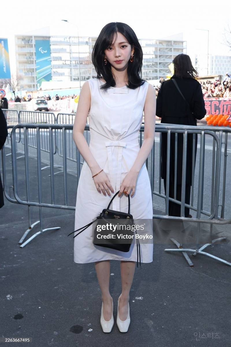 오늘자 밀라노 프라다 쇼 참석한 에스파 카리나 | 인스티즈