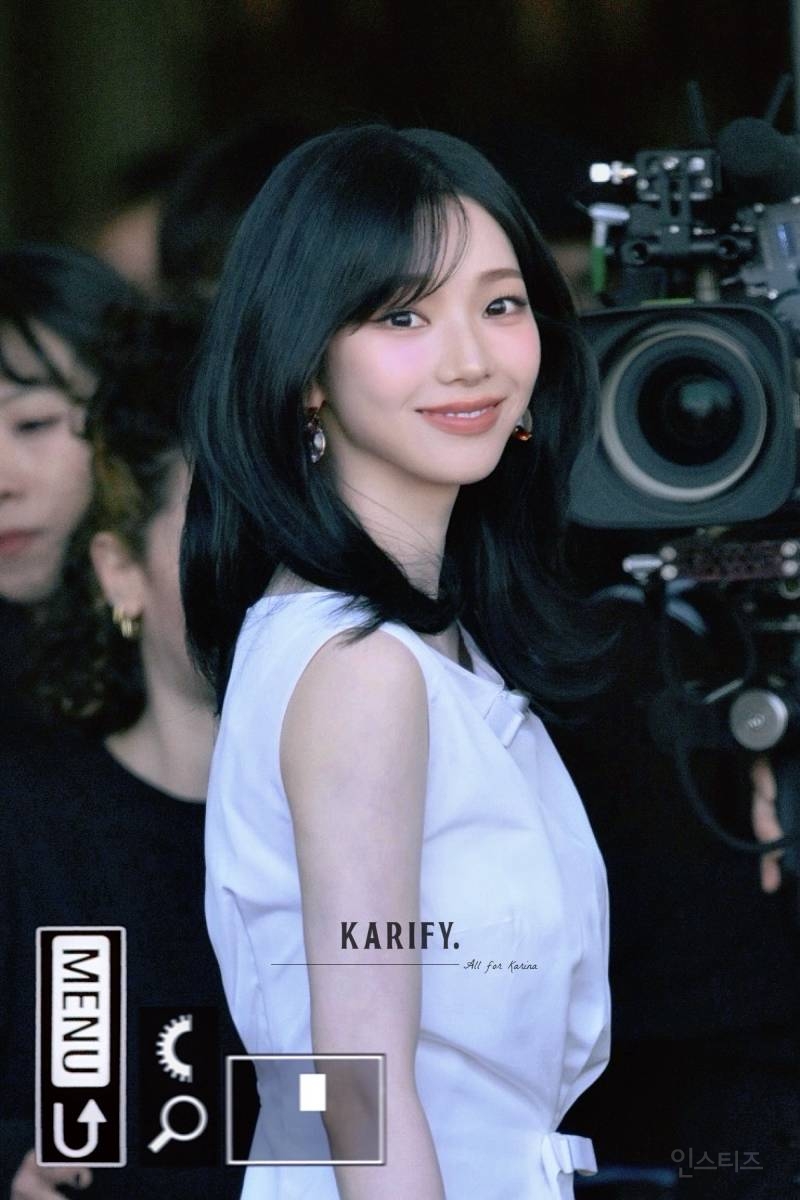 오늘자 밀라노 프라다 쇼 참석한 에스파 카리나 | 인스티즈