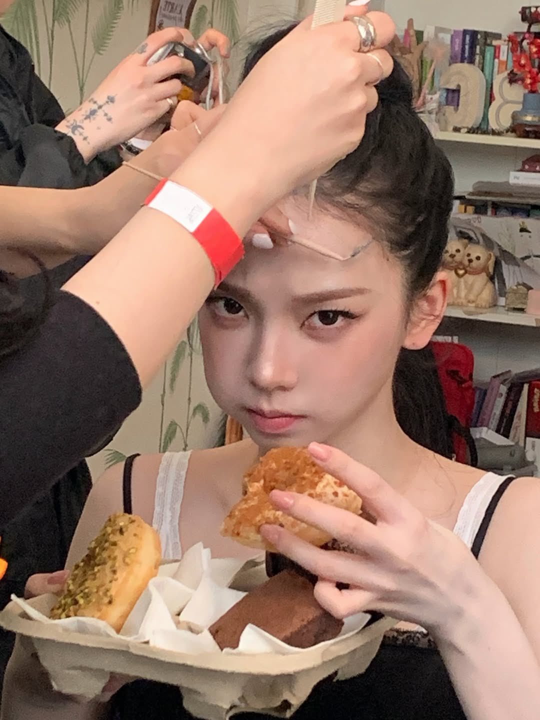[잡담] 카리나 인스타에 이런 사진 올려주는거 넘 귀여움 | 인스티즈