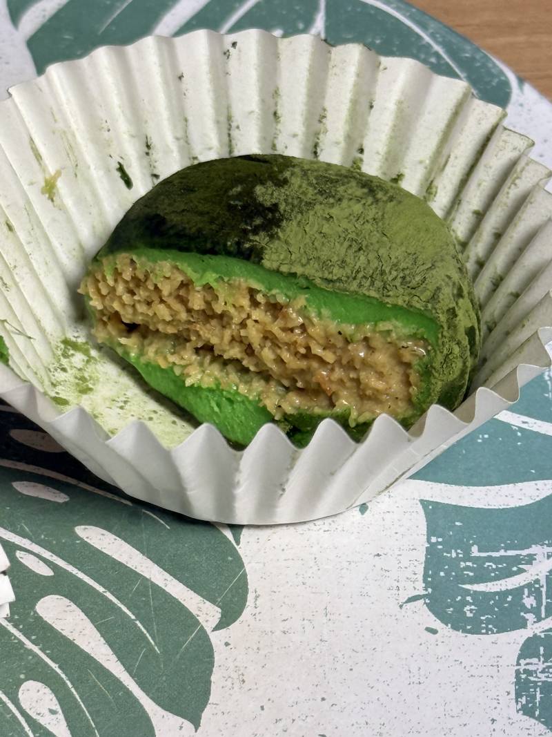 [잡담] cu 두쫀볼 말차맛 색깔 왜이래???????형광색임;; | 인스티즈