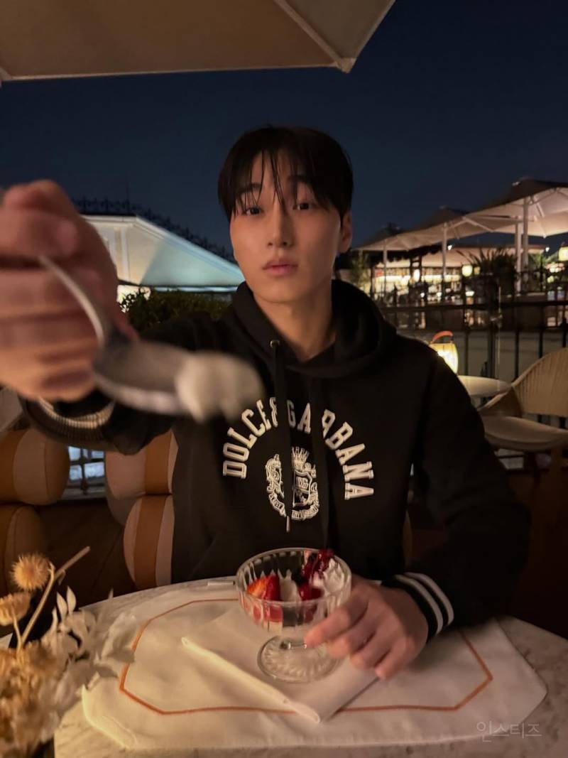 평화로운 데이트에 웬수 남편 등장이라.jpg | 인스티즈