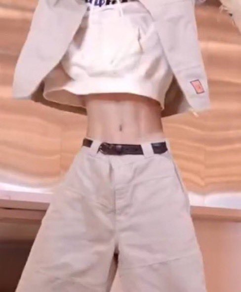 [잡담] 리쿠 허리 나보다 얇다 | 인스티즈