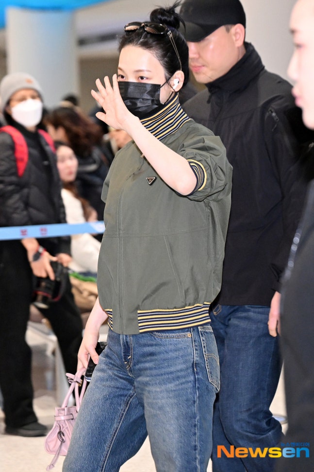 [잡담] 260301 카리나 공항 입국 기사사진 | 인스티즈