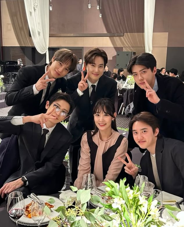 [정보/소식] 엑소 찬열 친누나 박유라, 수호 친형 결혼식 포착…권력 느껴지네 | 인스티즈