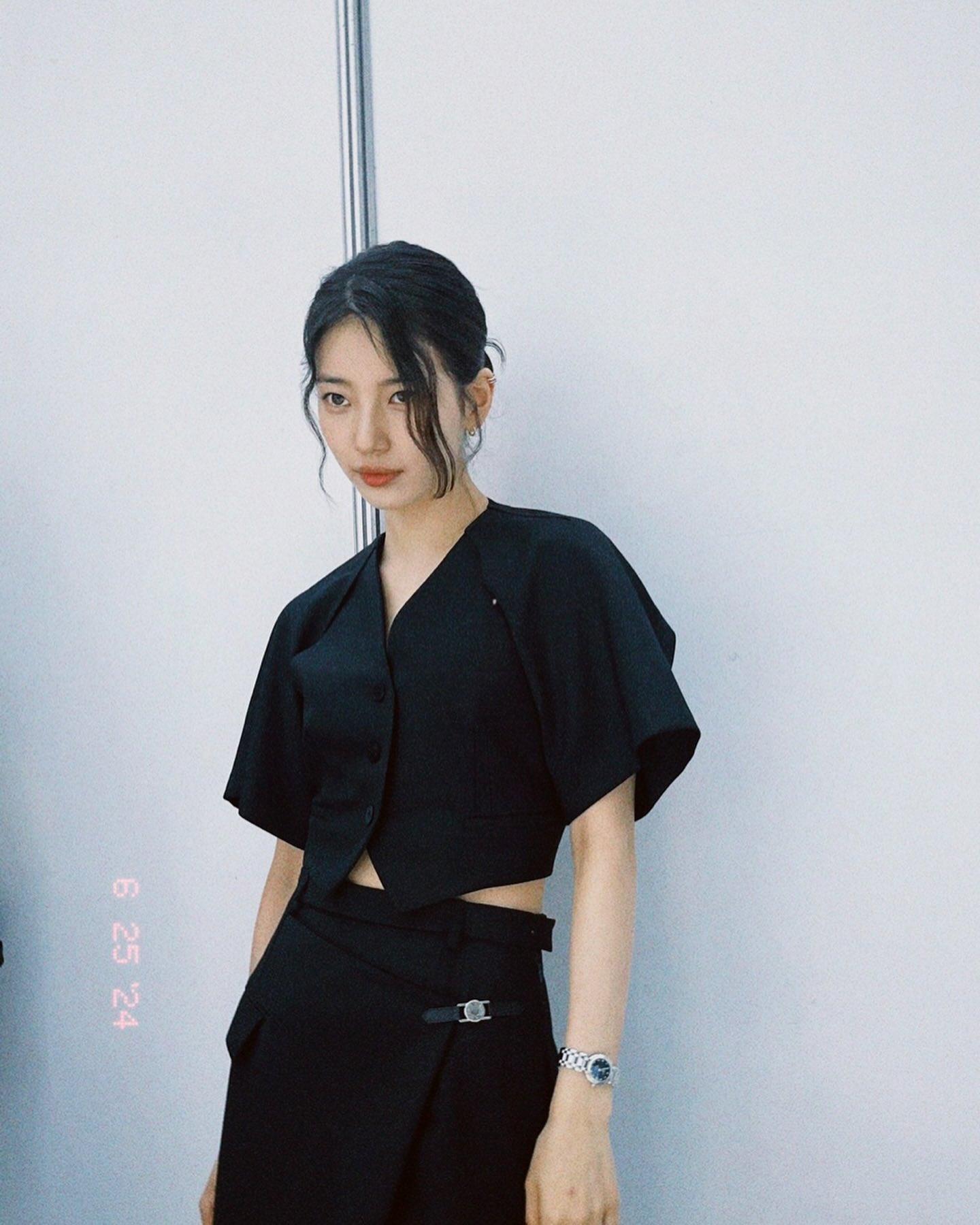 [잡담] ???: 왕과 사는 남자 보고왔더니 알고리즘이 열일했어요. 수지 보고 놀란 표정 이 분 이제 보니 단종이잖아 | 인스티즈