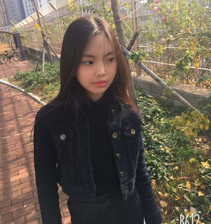 [잡담] 아이돌들 어렸을 때 얼굴로 그대로 큰 애들이 많지만 혜인이는 | 인스티즈