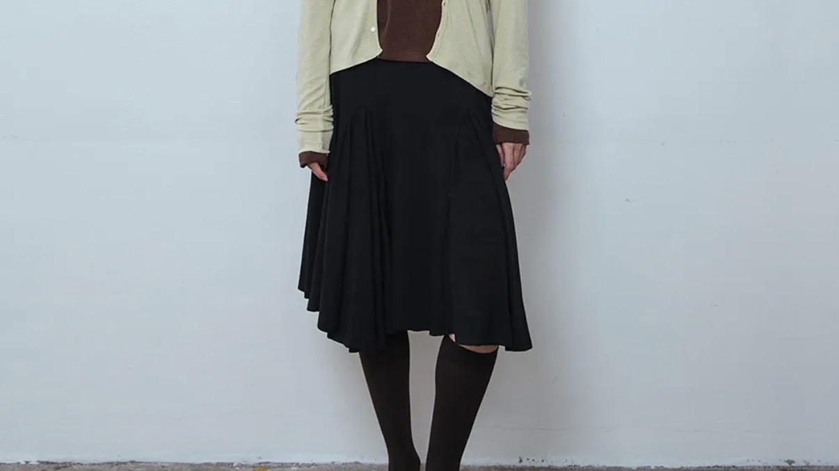 [잡담] 레이어드할 스커트 색상 골라줄 사람🥹🥹 | 인스티즈