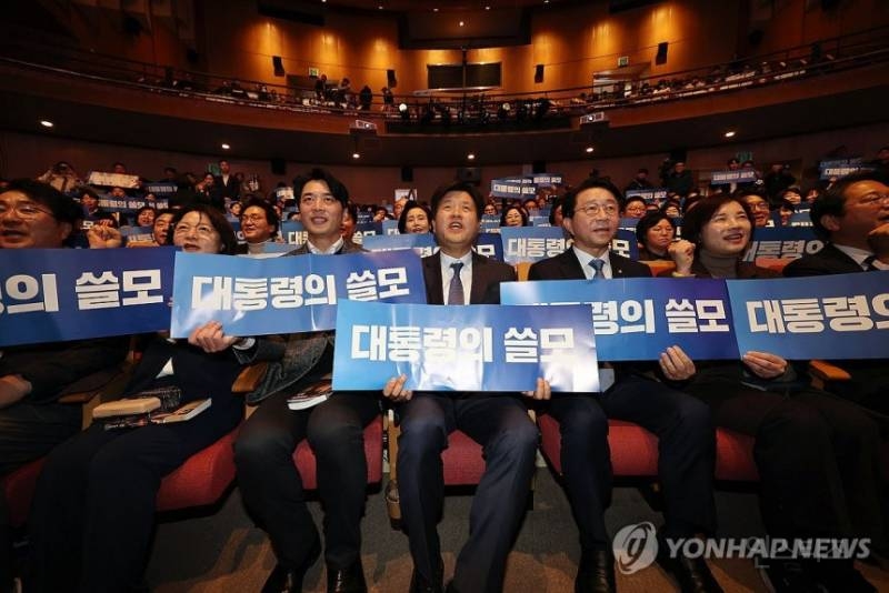 대통령 최측근 김용의 최근 행보가 다시 주목받는 이유 .jpg | 인스티즈