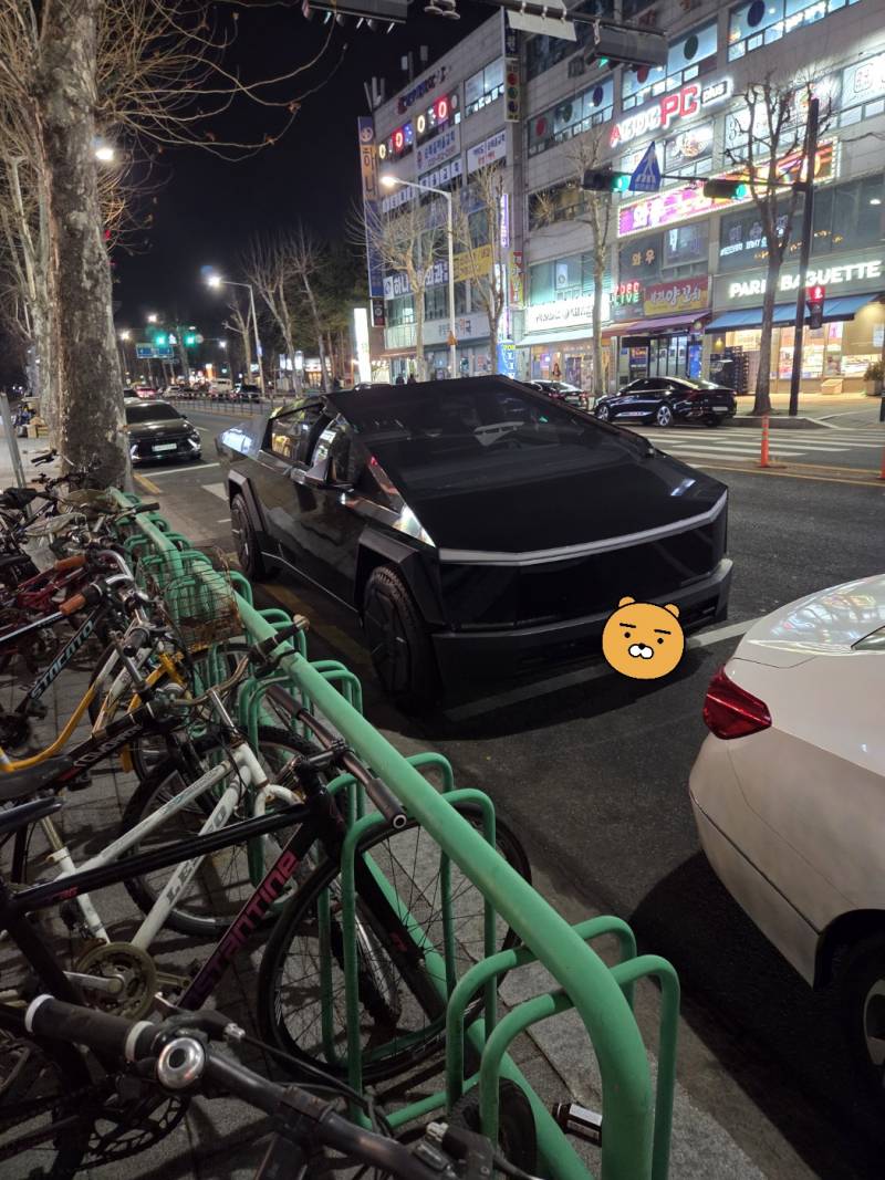 [잡담] 동네 돌아댕기다 신기한 차 봤어 | 인스티즈