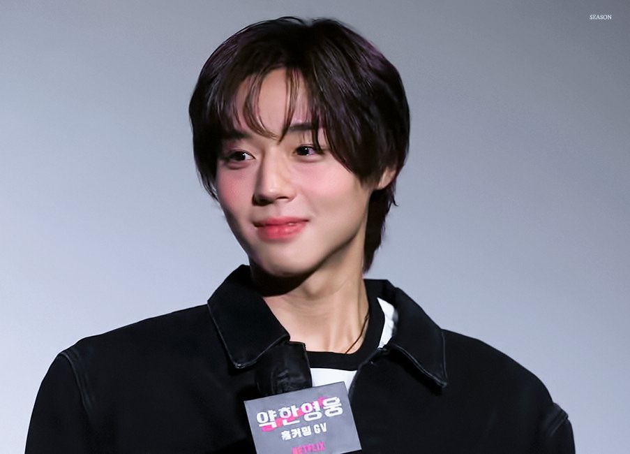 [잡담] 블러셔 바르니까 이거 그냥 부끄러운거 아냐? 하는 박지훈ㅋㅋ | 인스티즈
