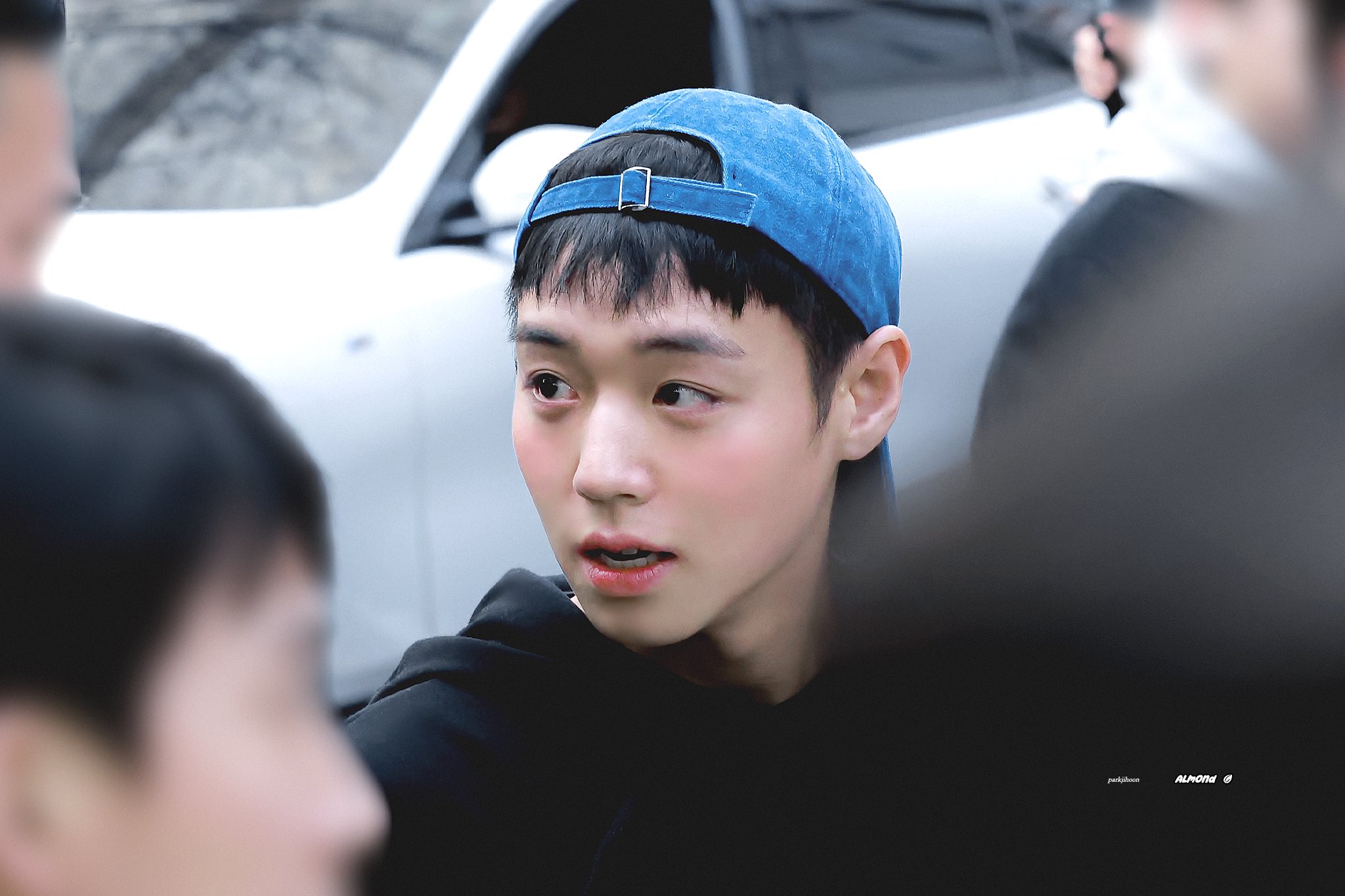 [잡담] 블러셔 바르니까 이거 그냥 부끄러운거 아냐? 하는 박지훈ㅋㅋ | 인스티즈