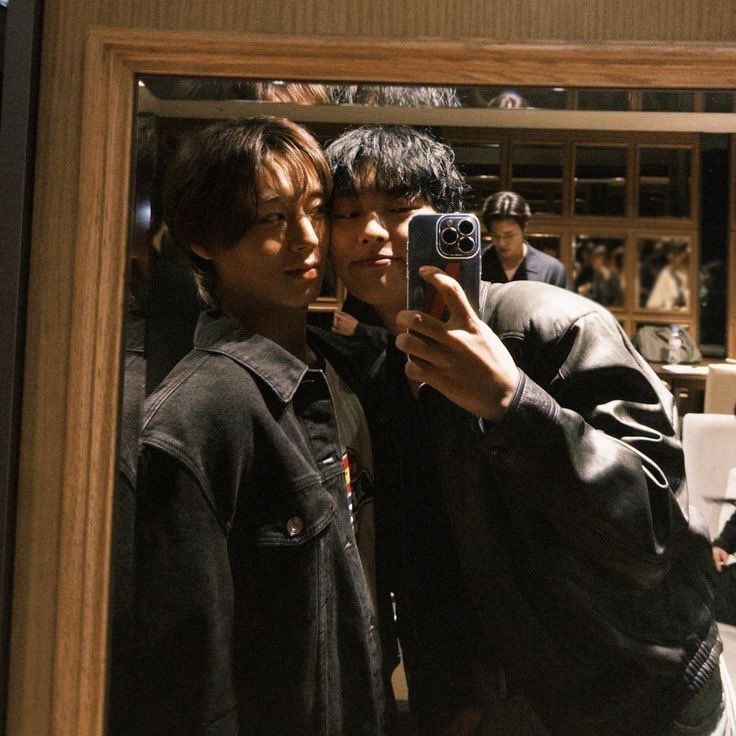 [잡담] 박지훈 최현욱 거울셀카 비하인드 사진 봐봐 | 인스티즈