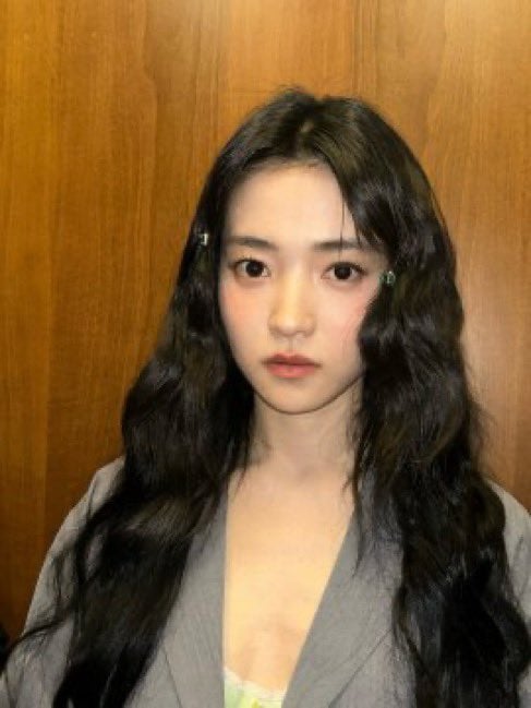 [잡담] 김태리 메이크업 두곳에서 왔다갔다 하는 걸로 아는데 | 인스티즈