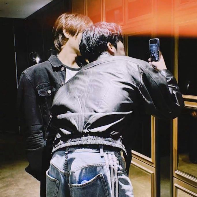 [잡담] 박지훈 최현욱 거울셀카 비하인드 사진 봐봐 | 인스티즈