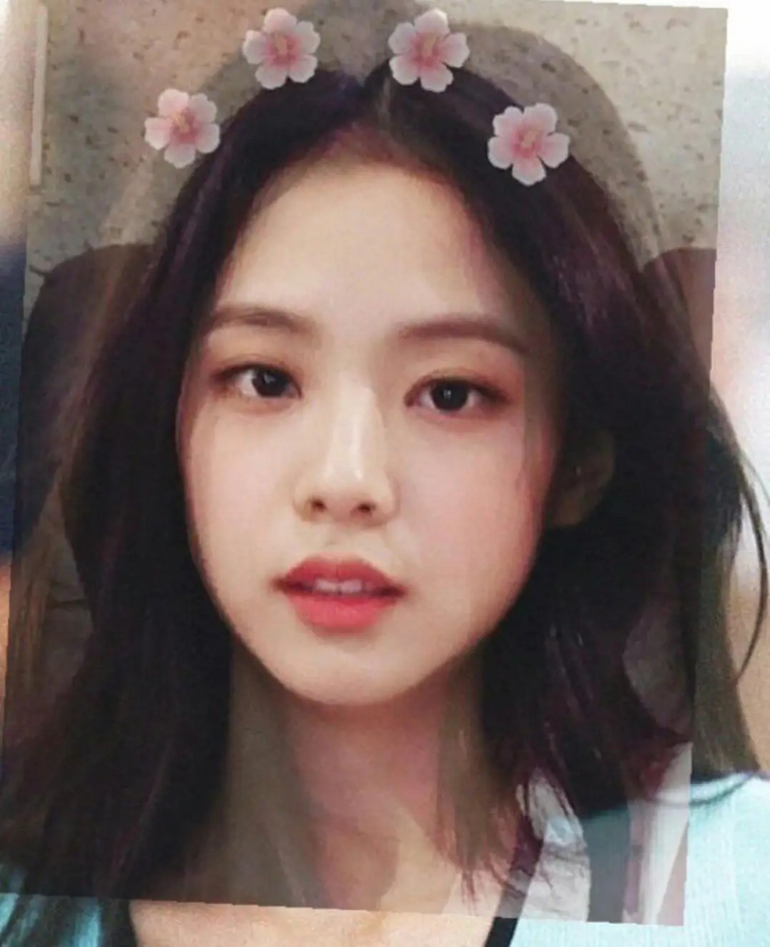 [잡담] 이거 제니 지수 얼굴 합친건데 누가 젤 먼저 보여? | 인스티즈