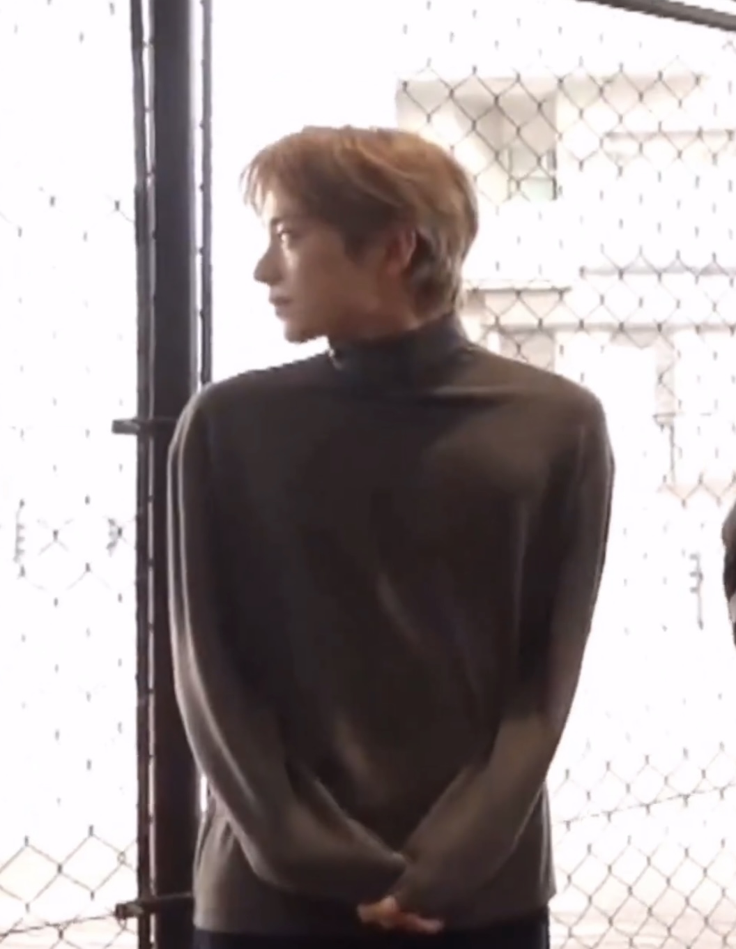 [잡담] 유우시 어깨 비현실적으로 넓어서 구라같음 | 인스티즈