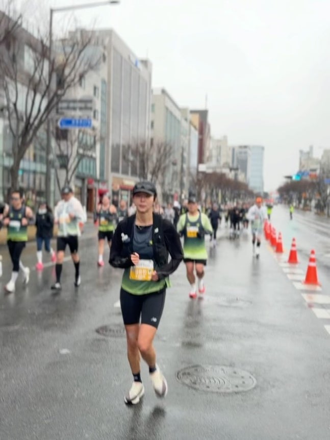 [정보/소식] 역시 무쇠소녀 유이, 피멍든 발톱으로 첫 하프마라톤 완주 "열심히 살아갈 이유” | 인스티즈