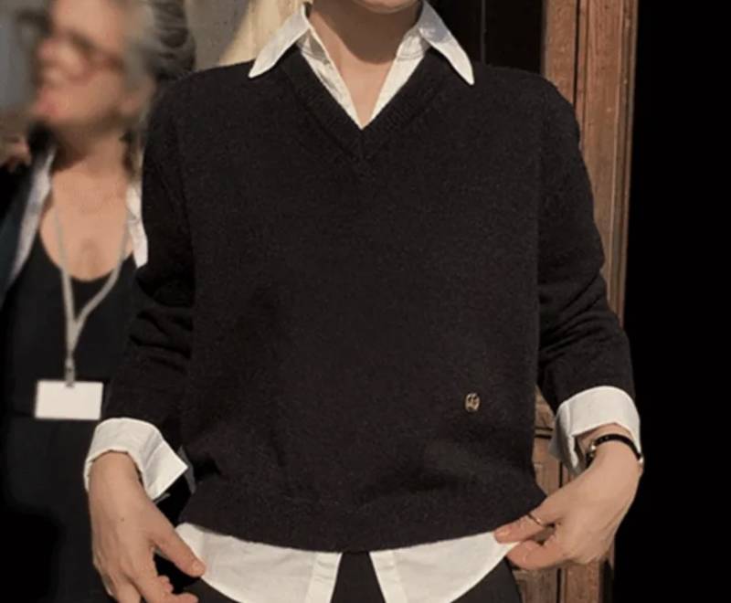 [잡담] 중소 면접에 검정니트안에 흰셔츠+슬랙스+로퍼 일케 입어도 돼? | 인스티즈