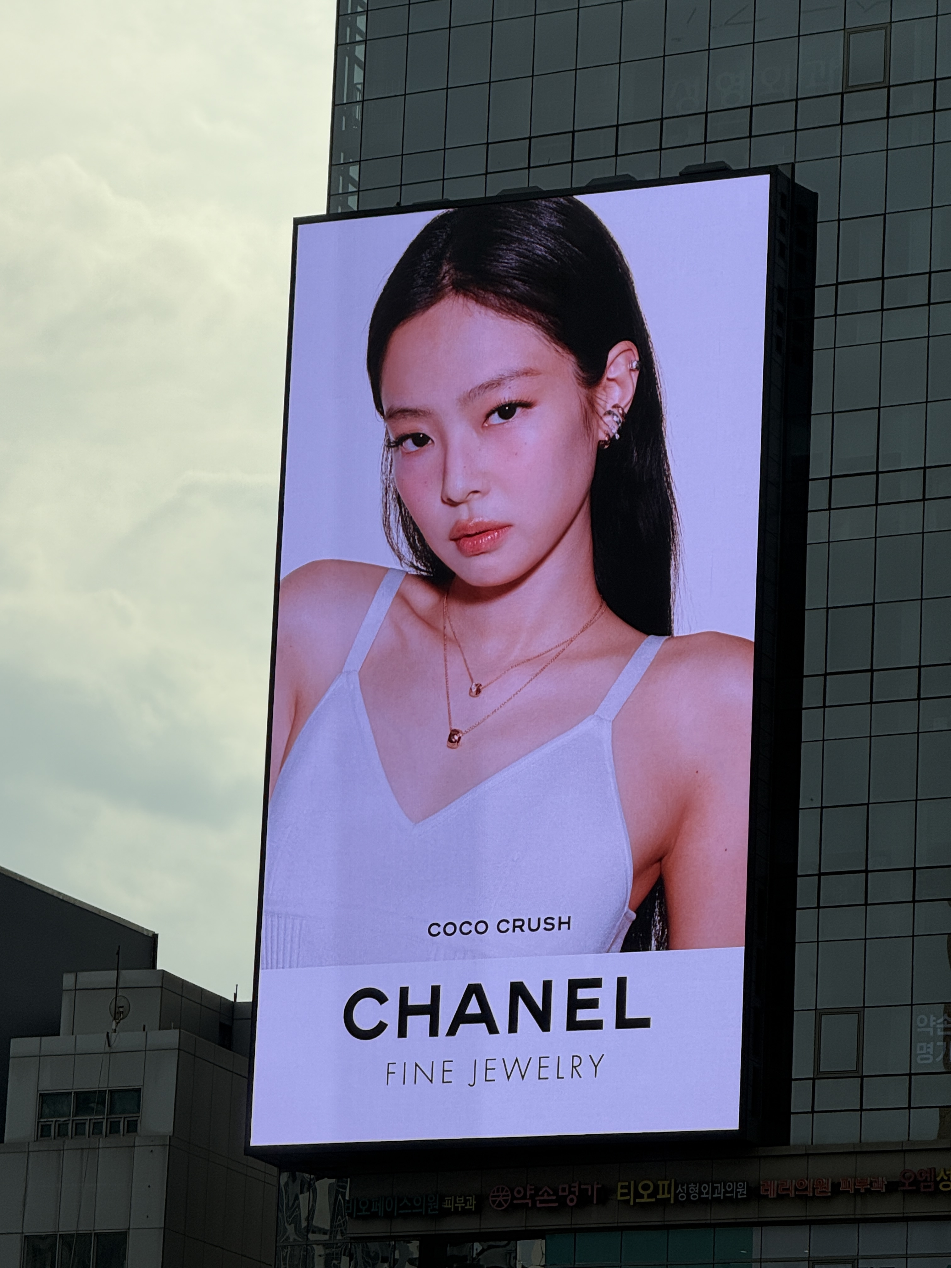 [잡담] 전광판으로 제니 처음봐서 찍어봄 | 인스티즈