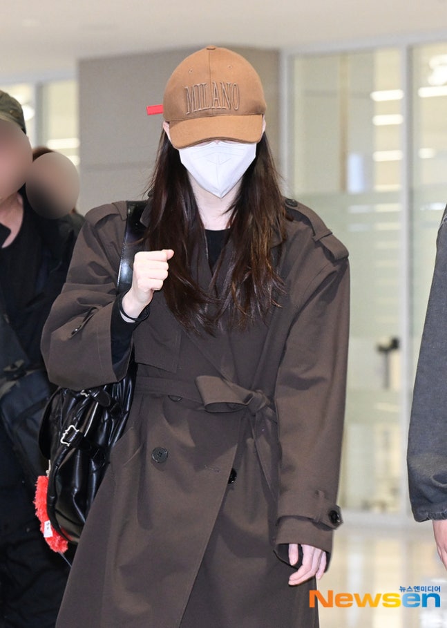 [잡담] 한소희) 260303 한소희 공항 입국 기사사진 | 인스티즈