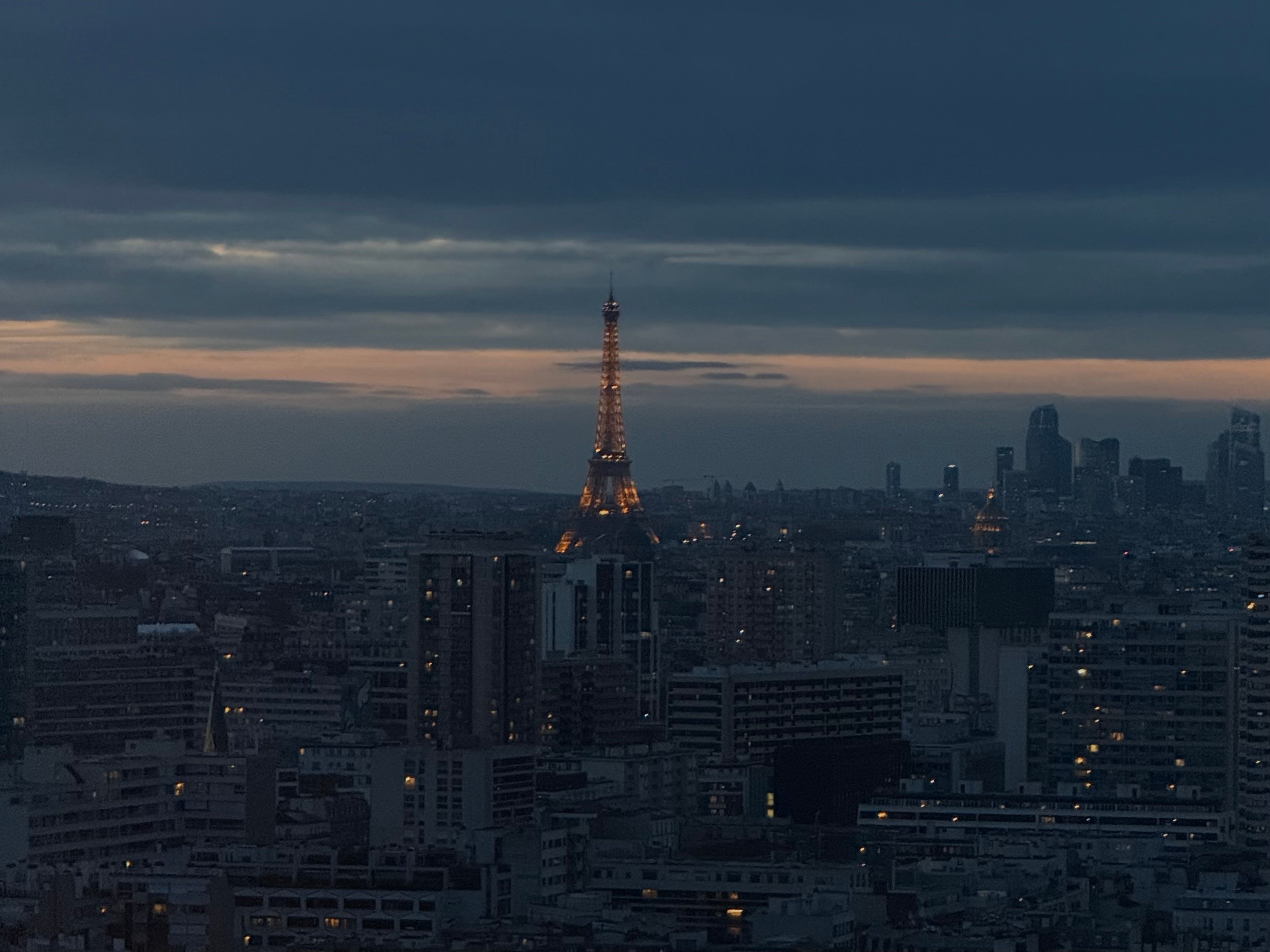 [잡담] 이상원 방금 플챗에 파리 사진올렸는데 | 인스티즈