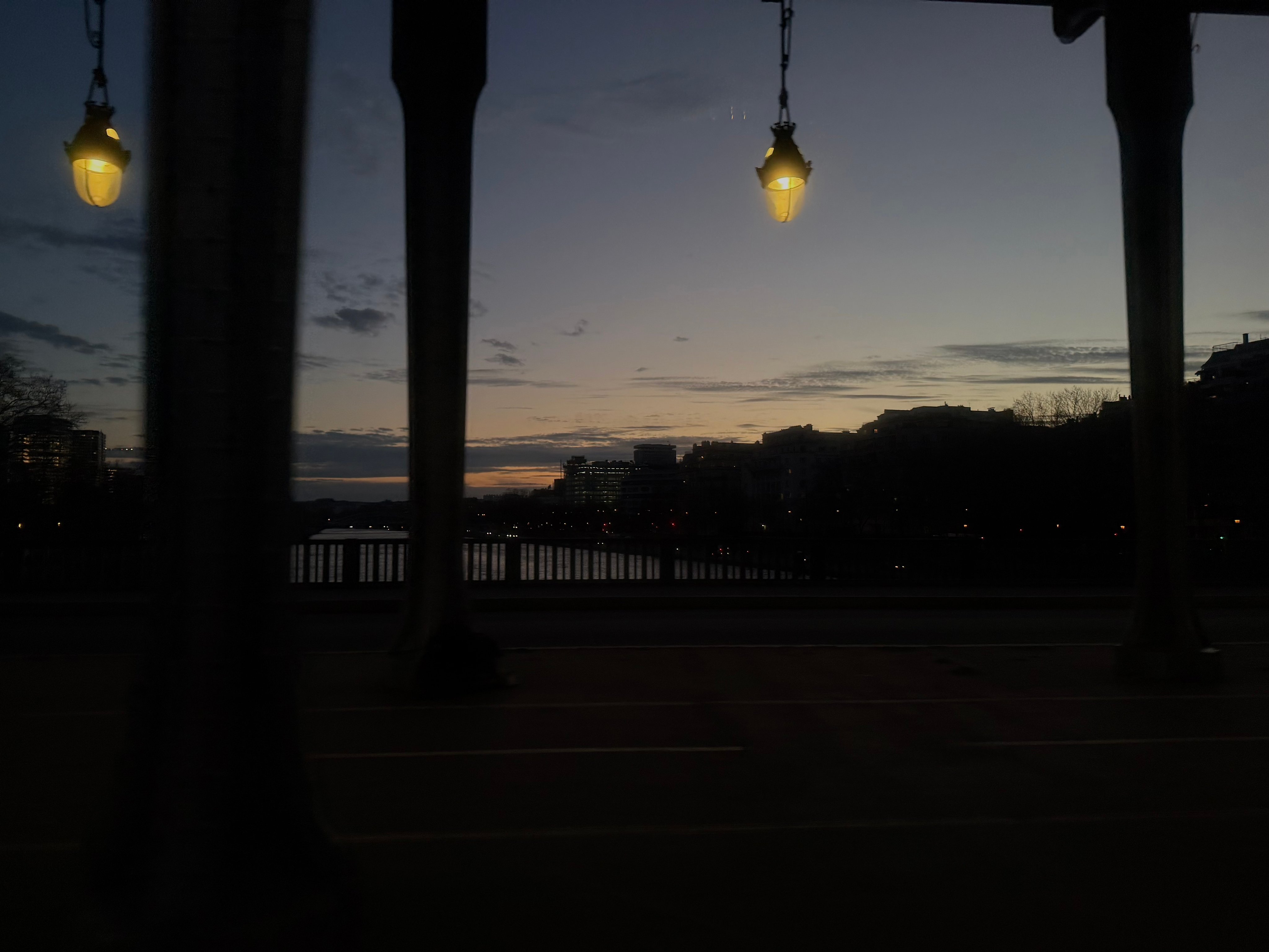 [잡담] 이상원 방금 플챗에 파리 사진올렸는데 | 인스티즈