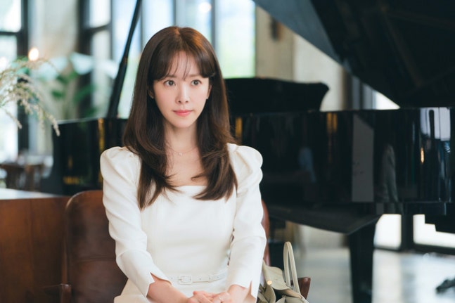 [정보/소식] 미혼남녀) '미혼남녀' 한지민이 말아주는 비주얼 차력쇼 | 인스티즈