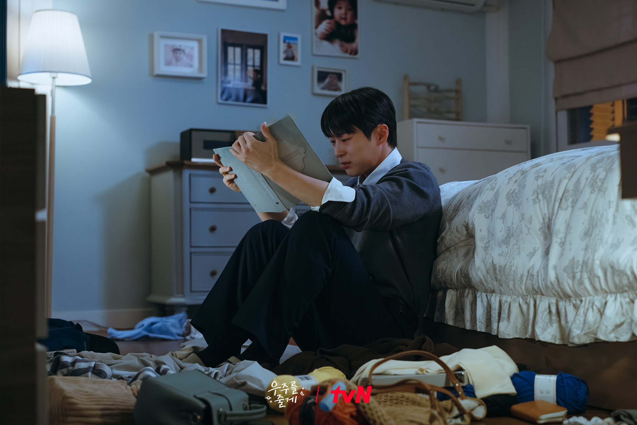 [잡담] 우주를줄게) 앉아서 울고 있는 우주 삼촌,그리고 심상치 않은 우주 이모와의 대면! | 인스티즈