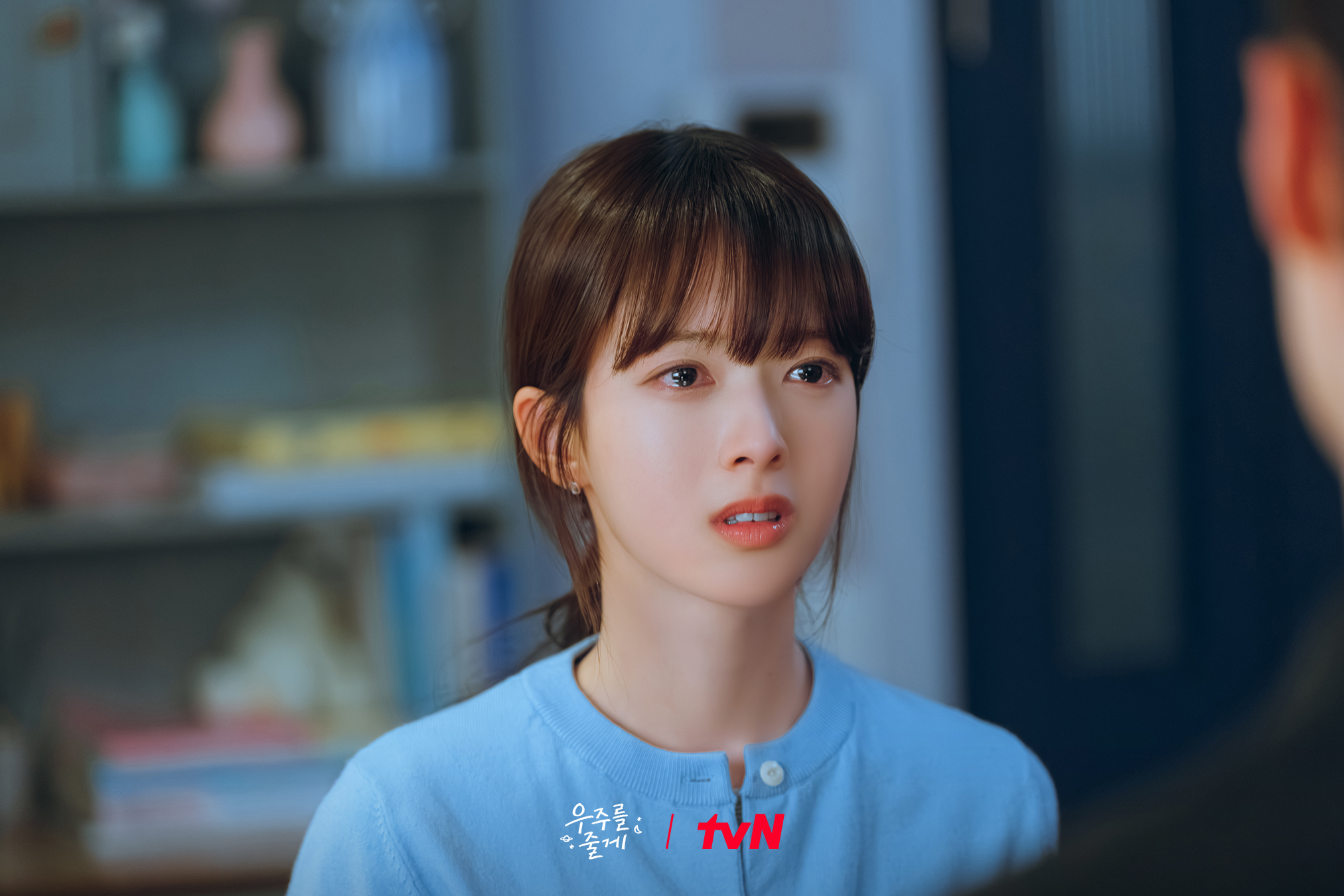 [잡담] 우주를줄게) 앉아서 울고 있는 우주 삼촌,그리고 심상치 않은 우주 이모와의 대면! | 인스티즈