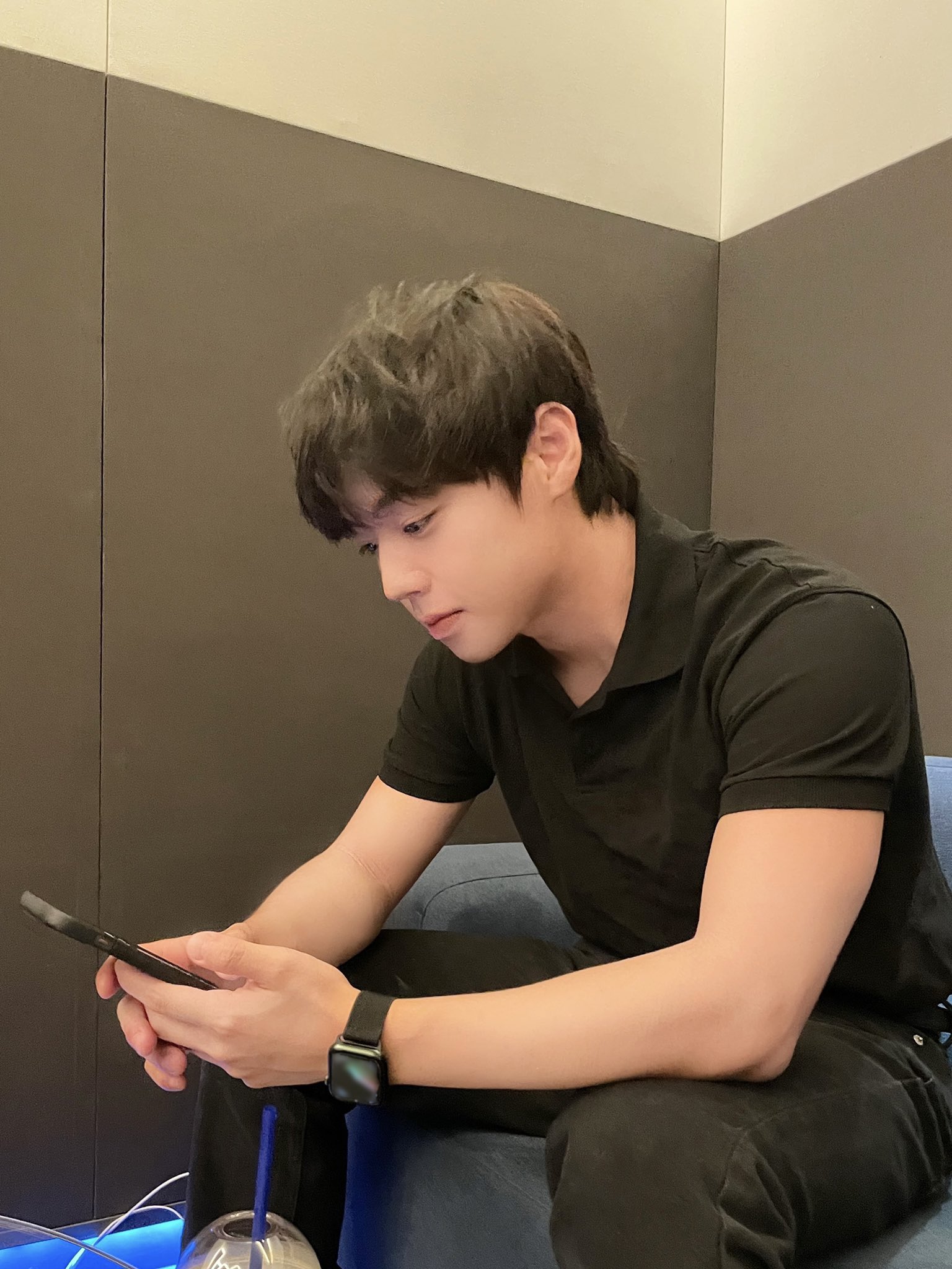 [잡담] 박지훈 블랙 필승이라고 팬들이 노래를 부르길래 찾아봤더니 | 인스티즈