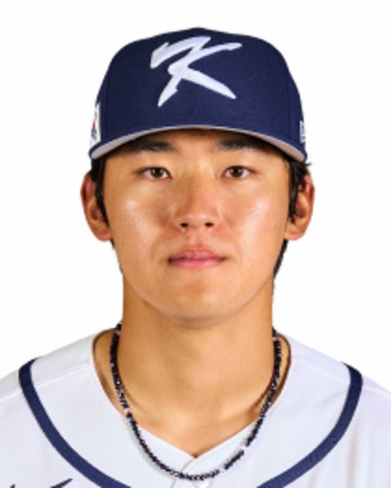 [잡담] 프로필 찍을때도 비즈목걸이 했구나 | 인스티즈