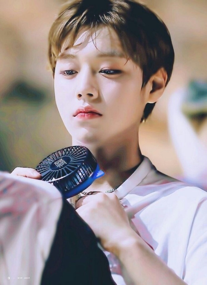 [잡담] 박지훈 예전사진 보는데 왜 난리였는지 알거같다 | 인스티즈