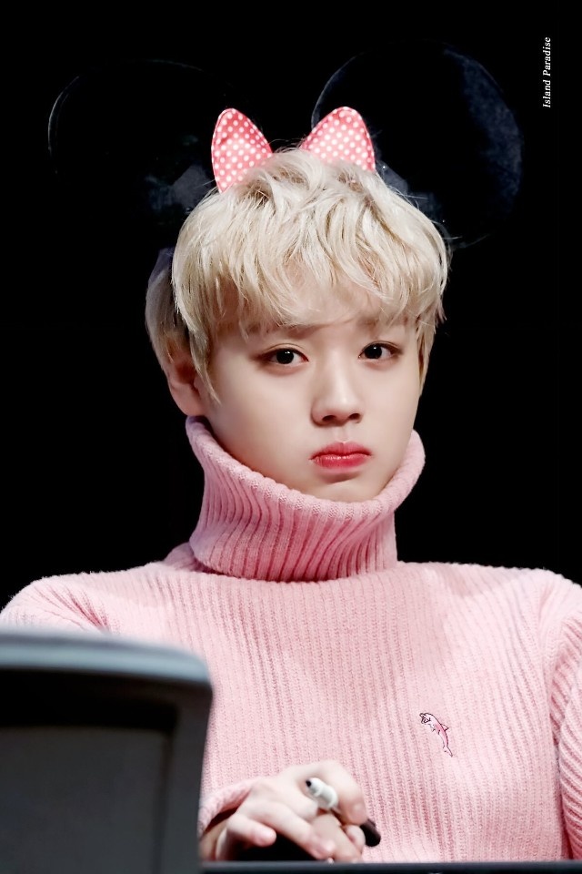 [잡담] 박지훈 예전사진 보는데 왜 난리였는지 알거같다 | 인스티즈