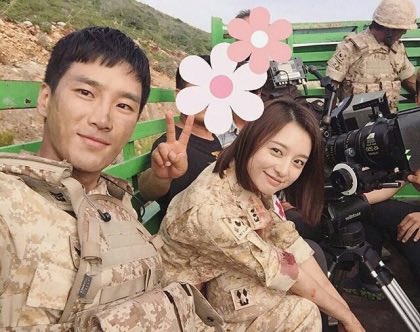 [잡담] 이 사진 김지원 옆에 안보현 같지 않아? | 인스티즈