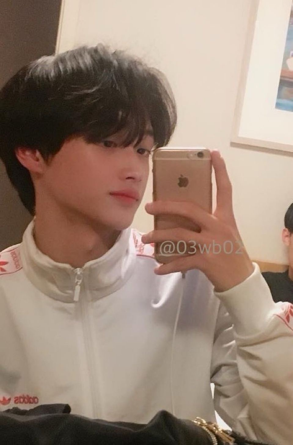 [잡담] 데뷔전 원빈이 진짜 개잘생겼어 | 인스티즈