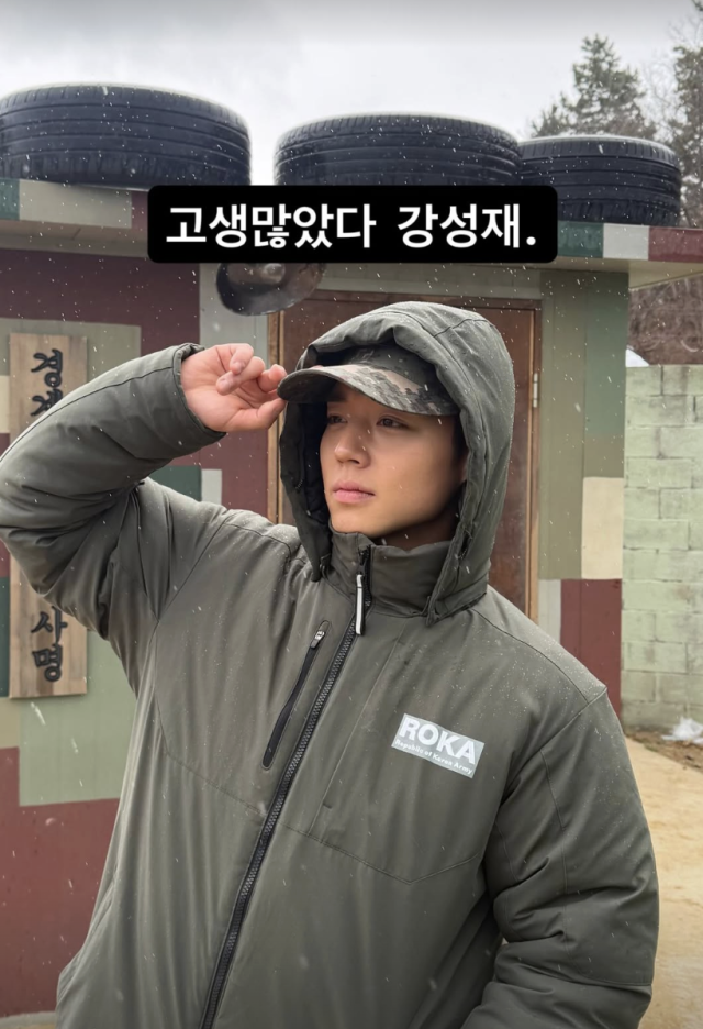 [잡담] 박지훈, 곤룡포 벗고 군복 입었다…'천만 전하'의 파격 변신 | 인스티즈