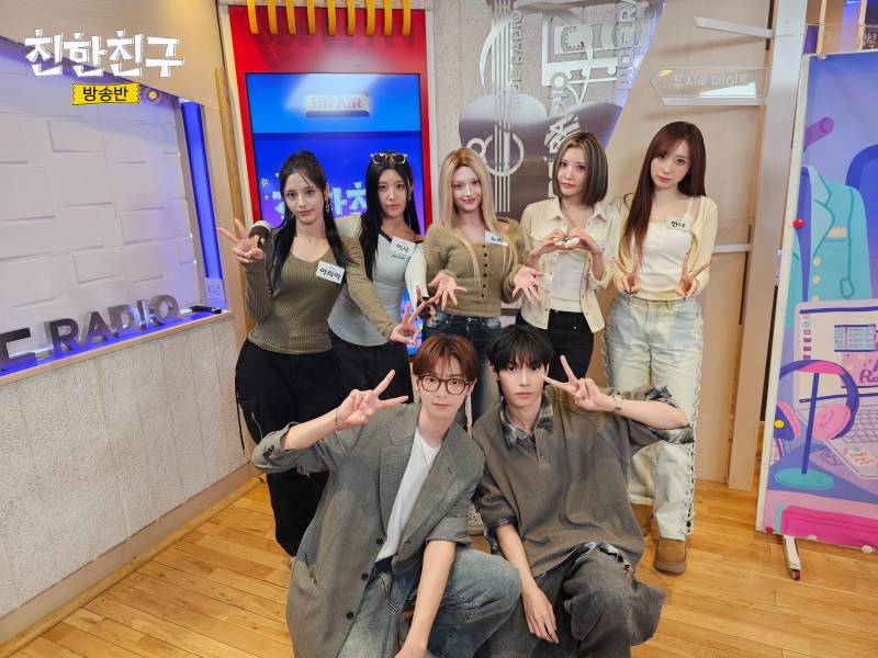 걸그룹 엑신(X:IN) 3월 4일 친한친구 방송방(친친방) 착장.jpg | 인스티즈