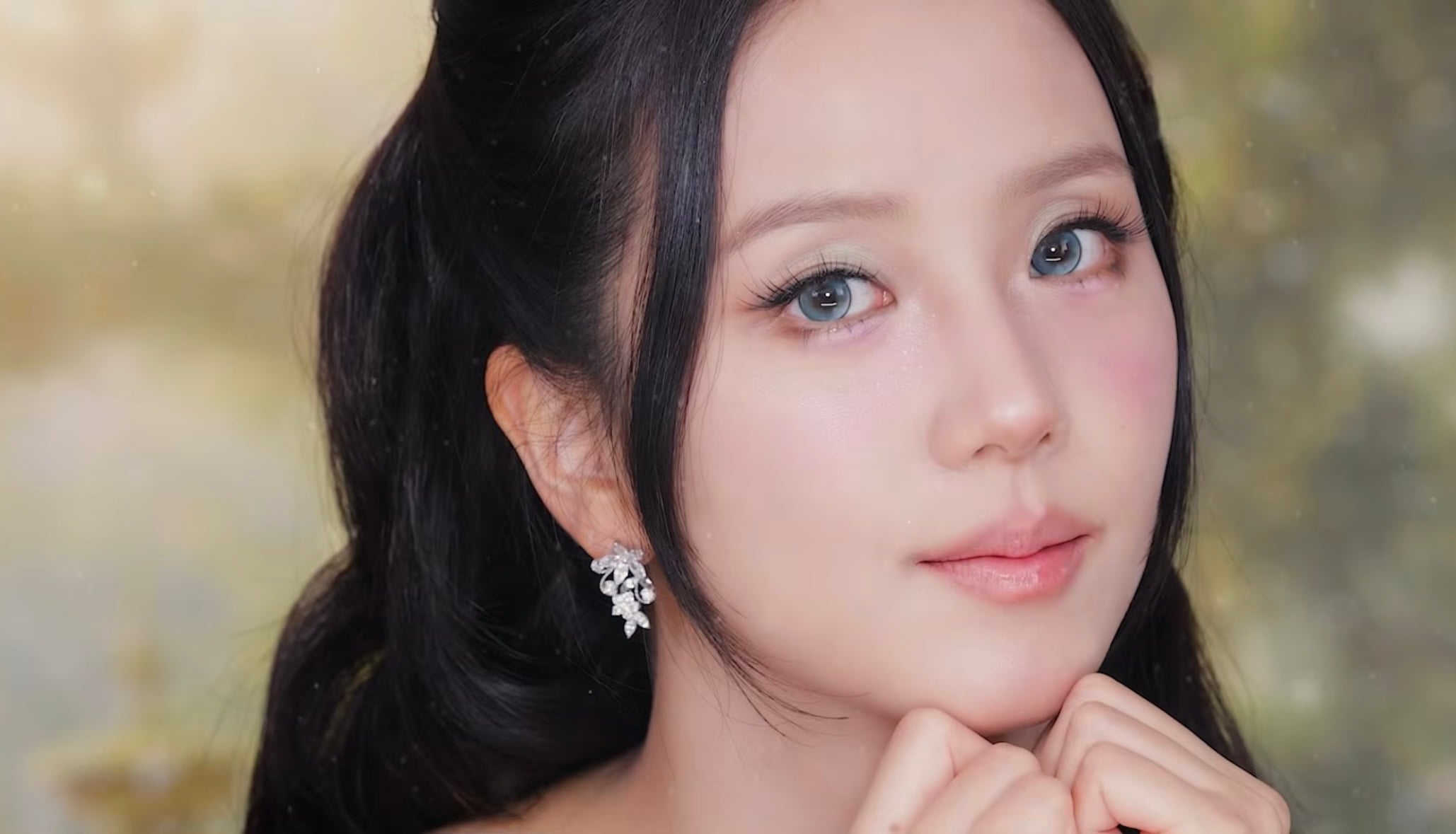 [잡담] 지수 근데 생얼이랑 베이스만 깐게 더 예쁘지 않음?? | 인스티즈