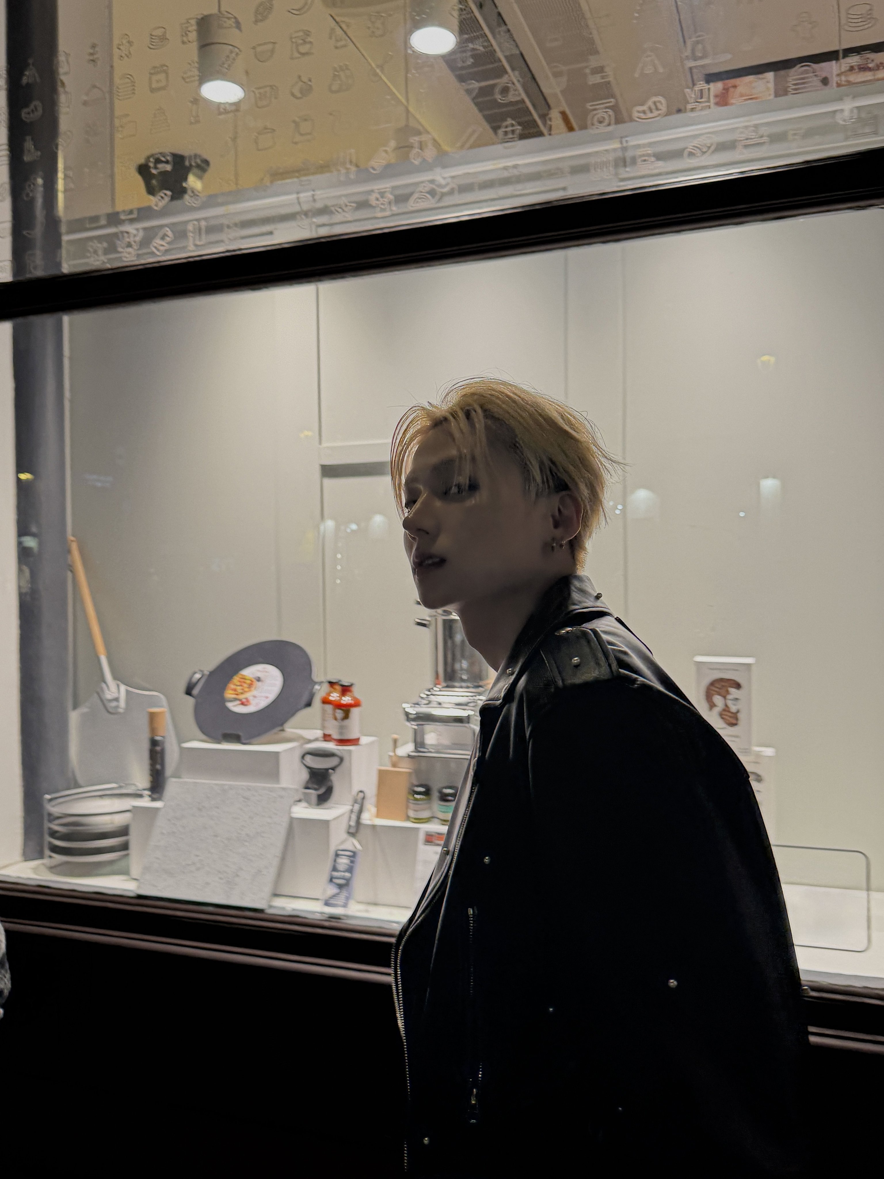 [잡담] 와 이상원 파리에서 사진 찍은거 느낌좋다 | 인스티즈