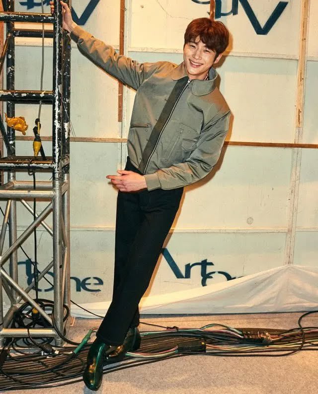 [잡담] 변우석) 변우석은 모델 때부터 앞이랑 뒷모습이 많이 달랐구나ㅋ | 인스티즈